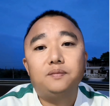 传奇夏胖子回应怀恋传奇二区刷荣誉。